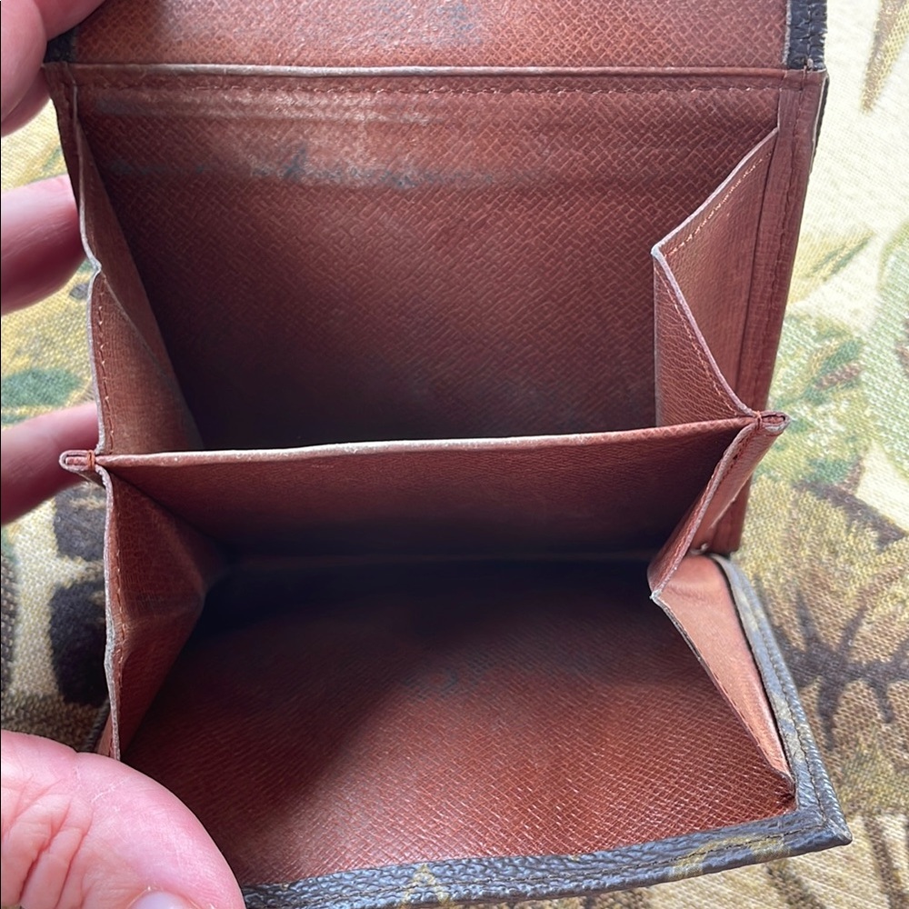Louis Vuitton bifold Monogram Wallet - Picture 2 of 11